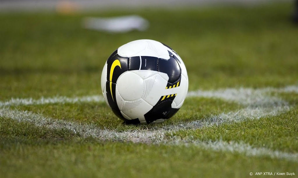 Jong PSV - Helmond Sport even stilgelegd na problemen met fans