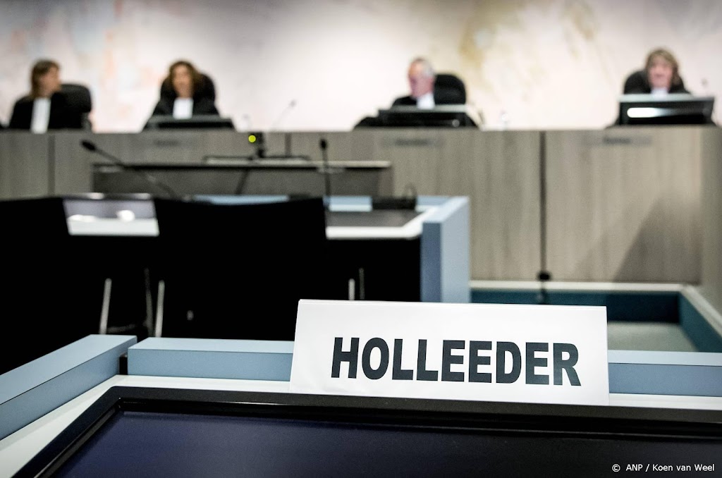 Zus Astrid getuigt in proces Willem Holleeder