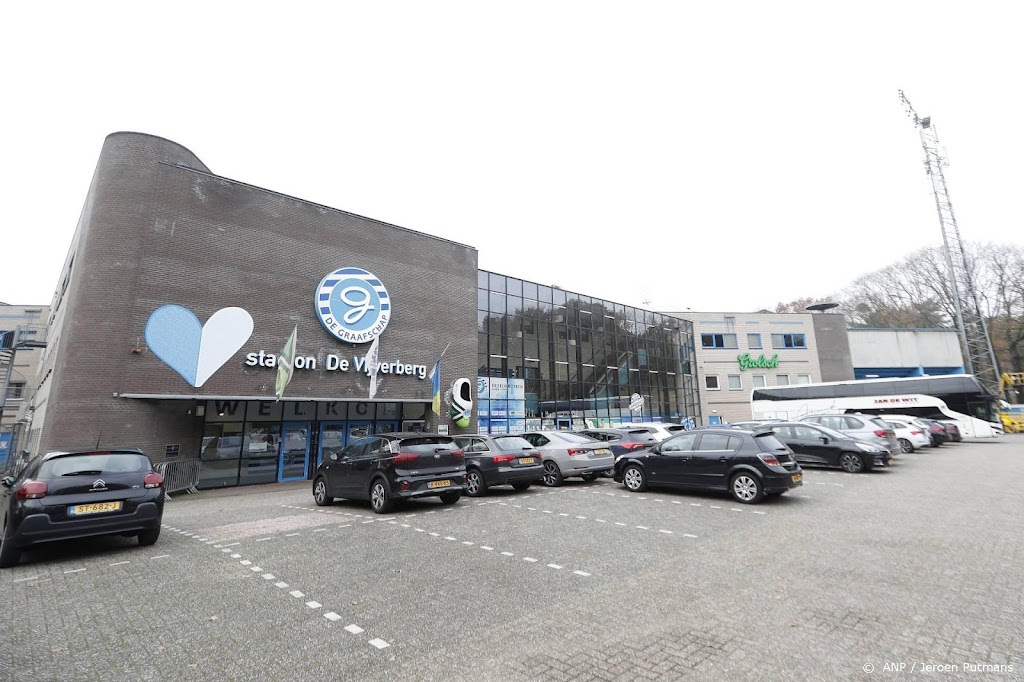 KNVB straft De Graafschap met uitduel zonder publiek na vuurwerk