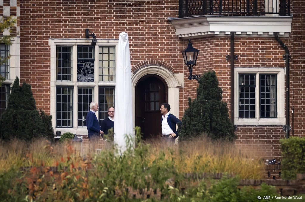 Rutte evenaart eigen record voor langstlopende formatie