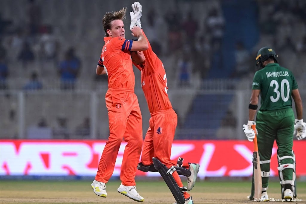 Cricketers vieren tweede succes op WK met zege op Bangladesh