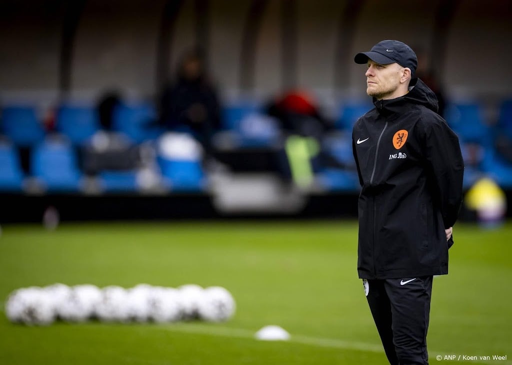 Veurink voert drie wijzigingen door bij afscheidsduel Spitse