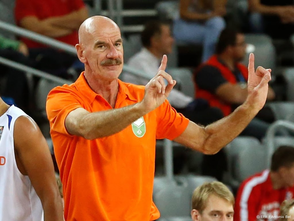Oud-speler en coach Van Helfteren erelid basketbalbond NBB