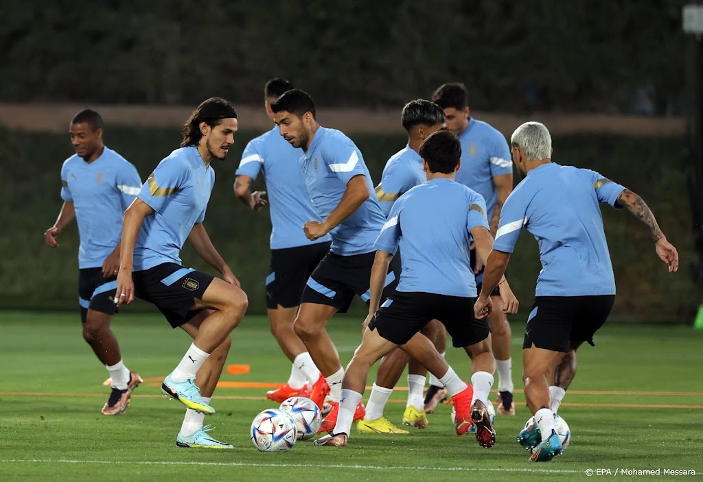 Suárez op de bank bij Uruguay, 39-jarige Pepe in basis Portugal