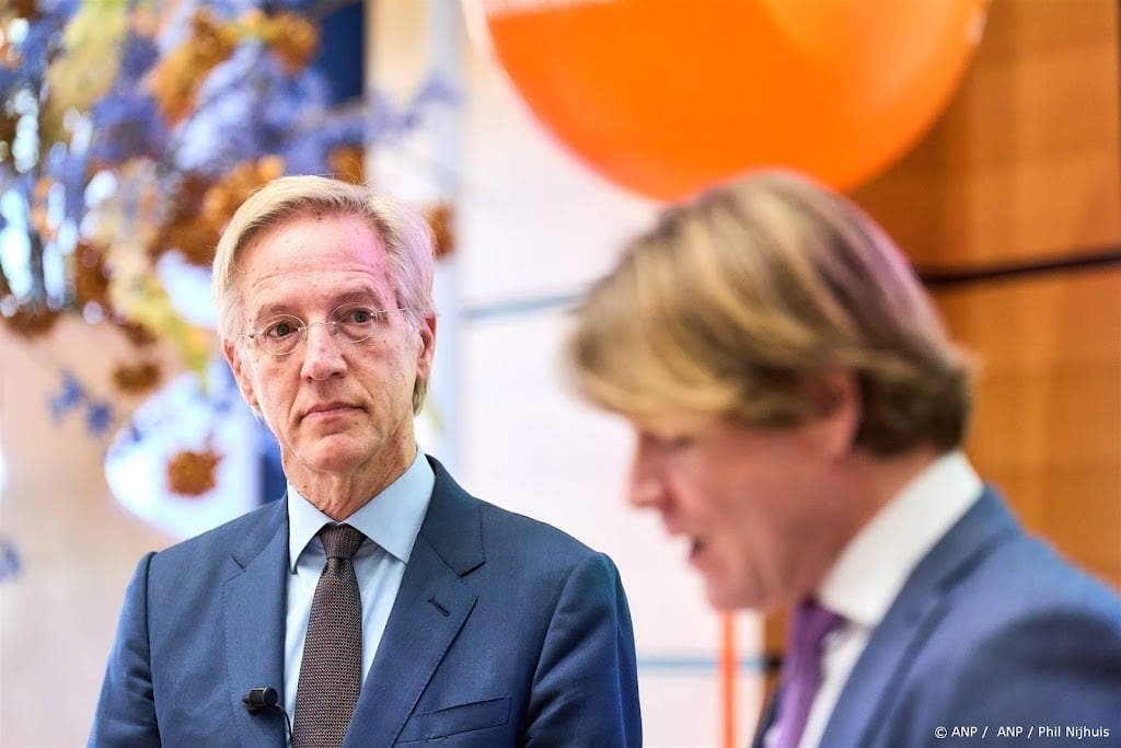 Minister vindt het te vroeg voor vrouwenquotum in besturen
