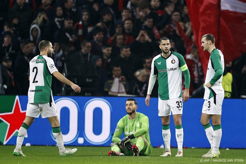 Feyenoord ziet Giménez en Bijlow geblesseerd uitvallen