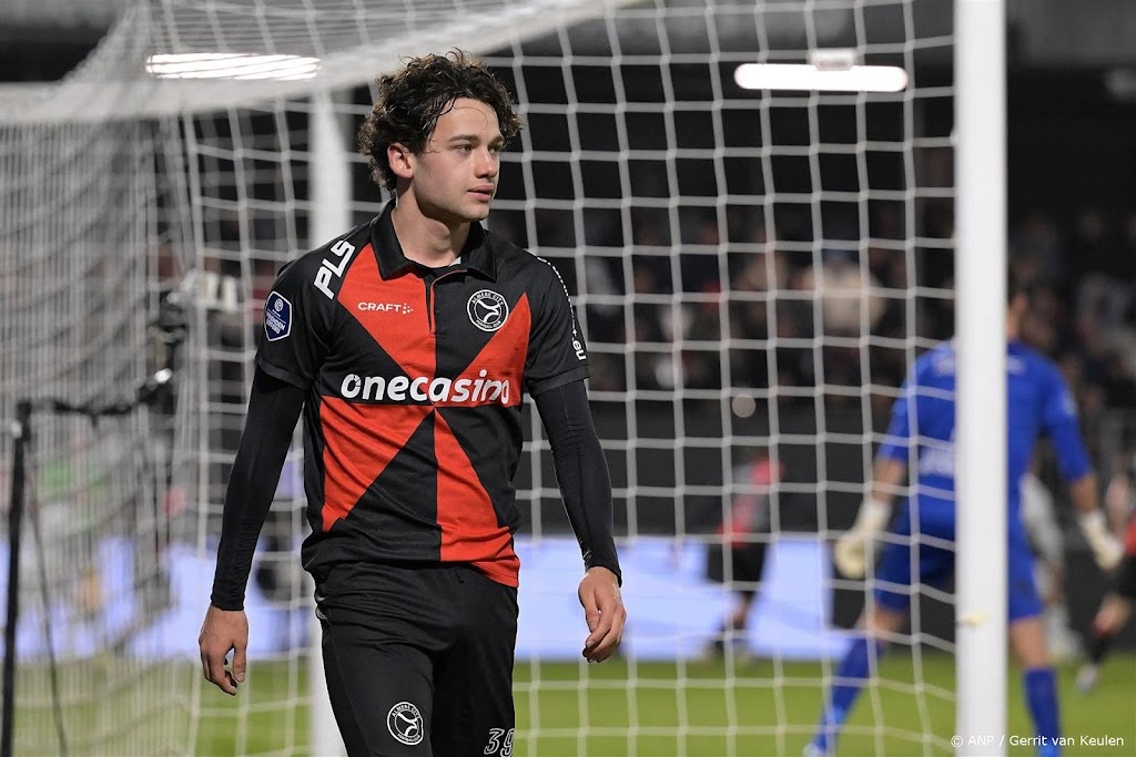 Ritmeester van de Kamp verlengt contract bij Almere City FC