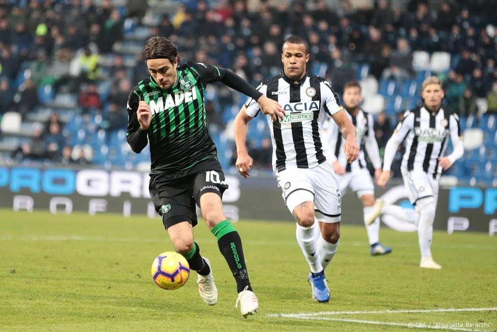 Italiaanse spits veilt geruilde shirts voor medische hulp