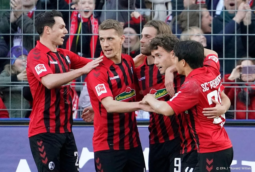 Doelman Flekken levert bij SC Freiburg deel salaris in