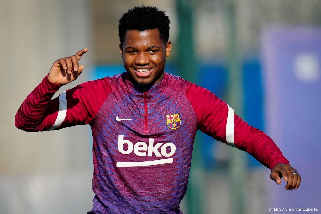 Ansu Fati na blessureleed met applaus terug bij Barcelona