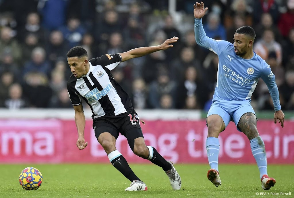 Speler Newcastle krijgt boete voor tweet met kritiek op arbiter