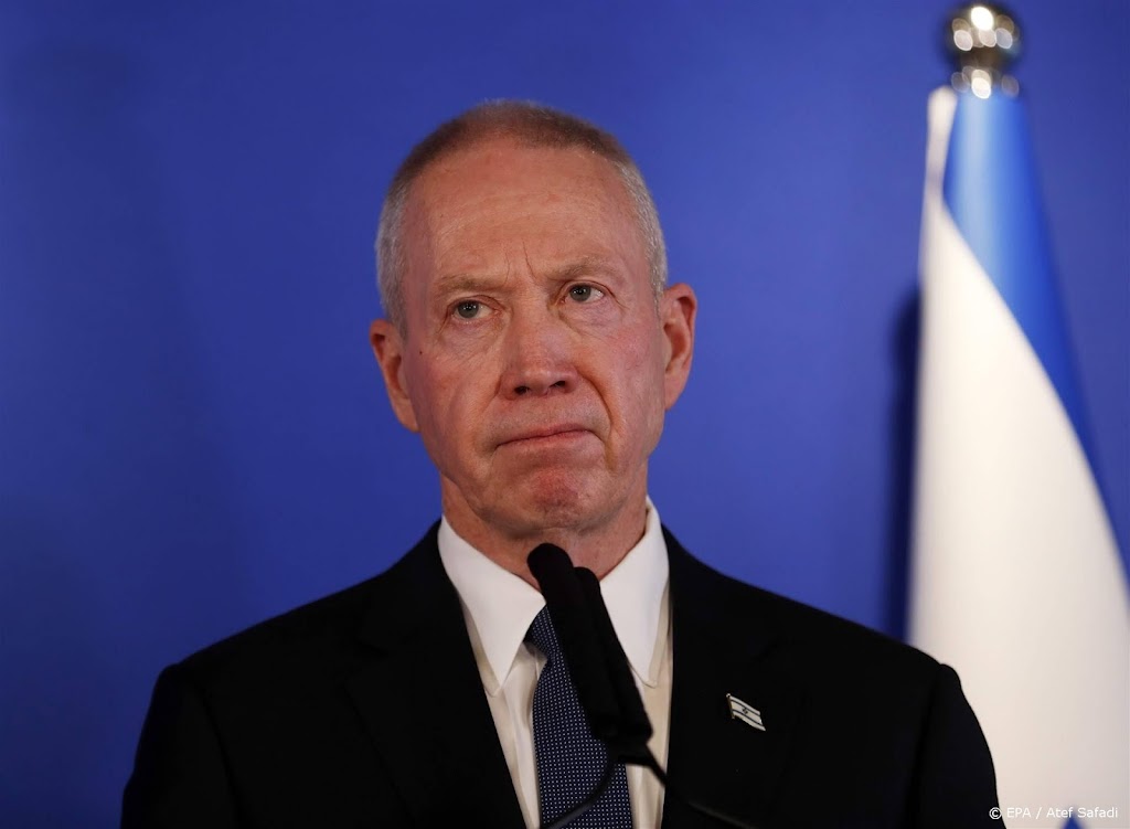 Israëlische defensieminister werkt gewoon door, ondanks ontslag