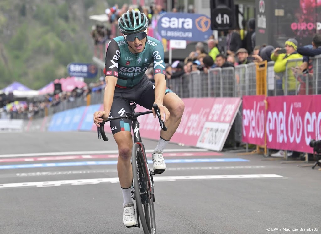 Australiër Hindley verdedigt leiding in afsluitende tijdrit Giro