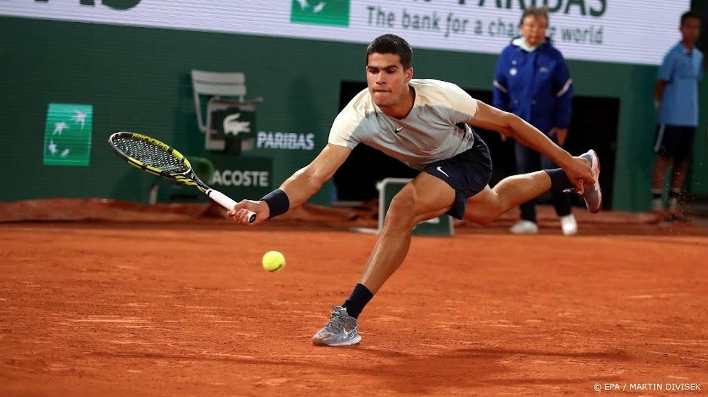 Spanjaard Alcaraz op Roland Garros overtuigend langs Chatsjanov