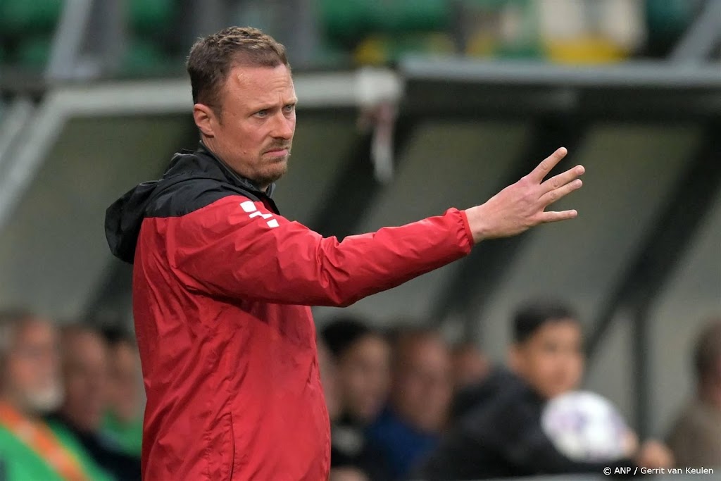 FC Dordrecht ziet trainer Santoni naar Italië vertrekken