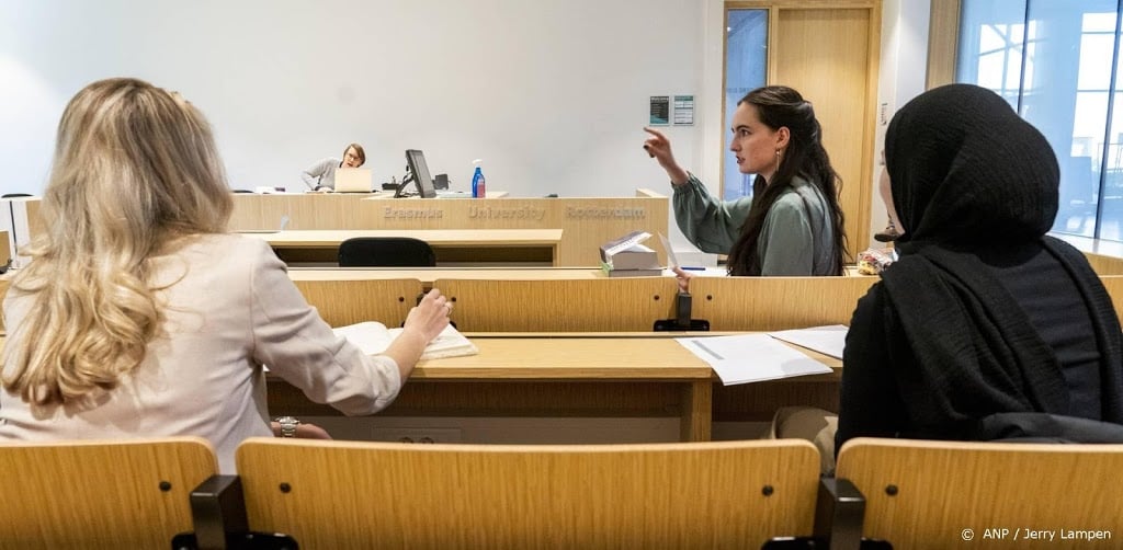 Studenten financieel afhankelijker van ouders onder leenstelsel