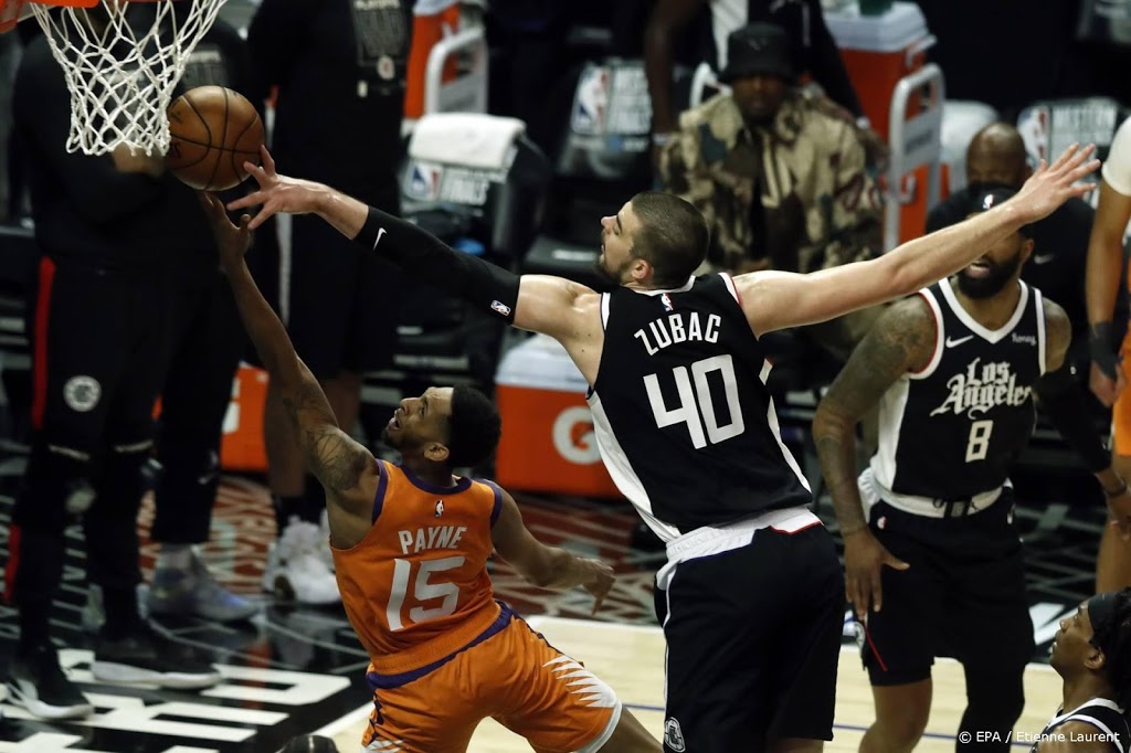 Basketballers LA Clippers voorkomen uitschakeling in play-offs