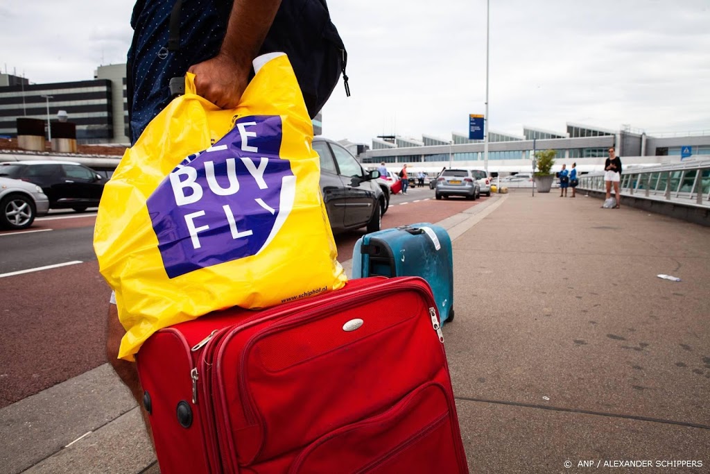 Vakbond FNV dreigt met acties bij taxfreeshops Schiphol