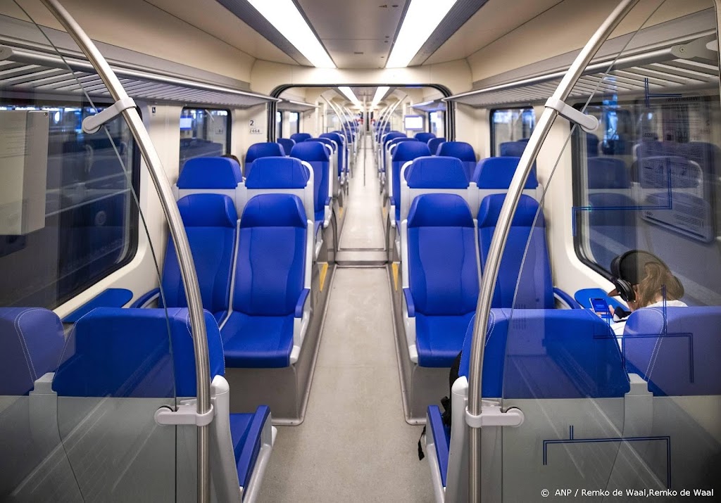 NS gaat live meekijken in coupés bij overlast
