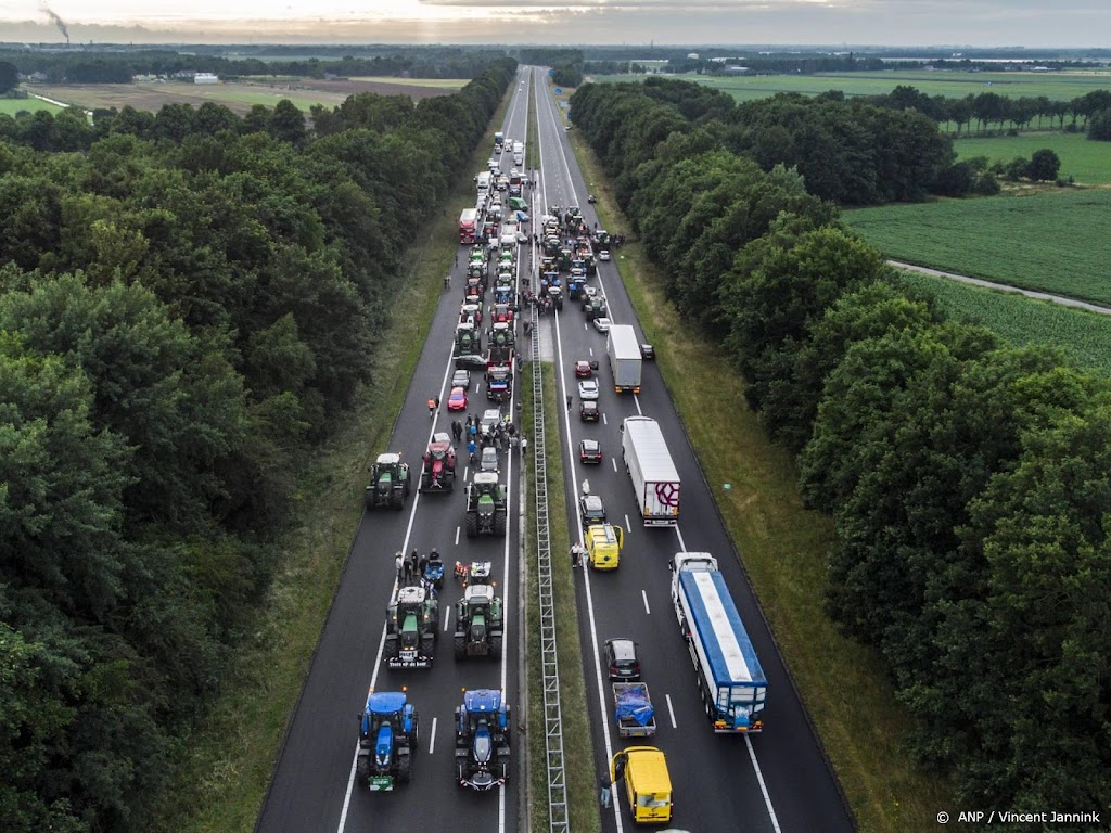 Korte blokkade van knooppunt Holsloot in A37 door boerenacties