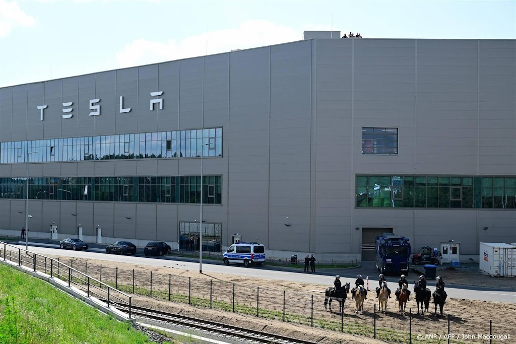 WOII-bom bij Tesla-fabriek in Duitsland tot ontploffing gebracht
