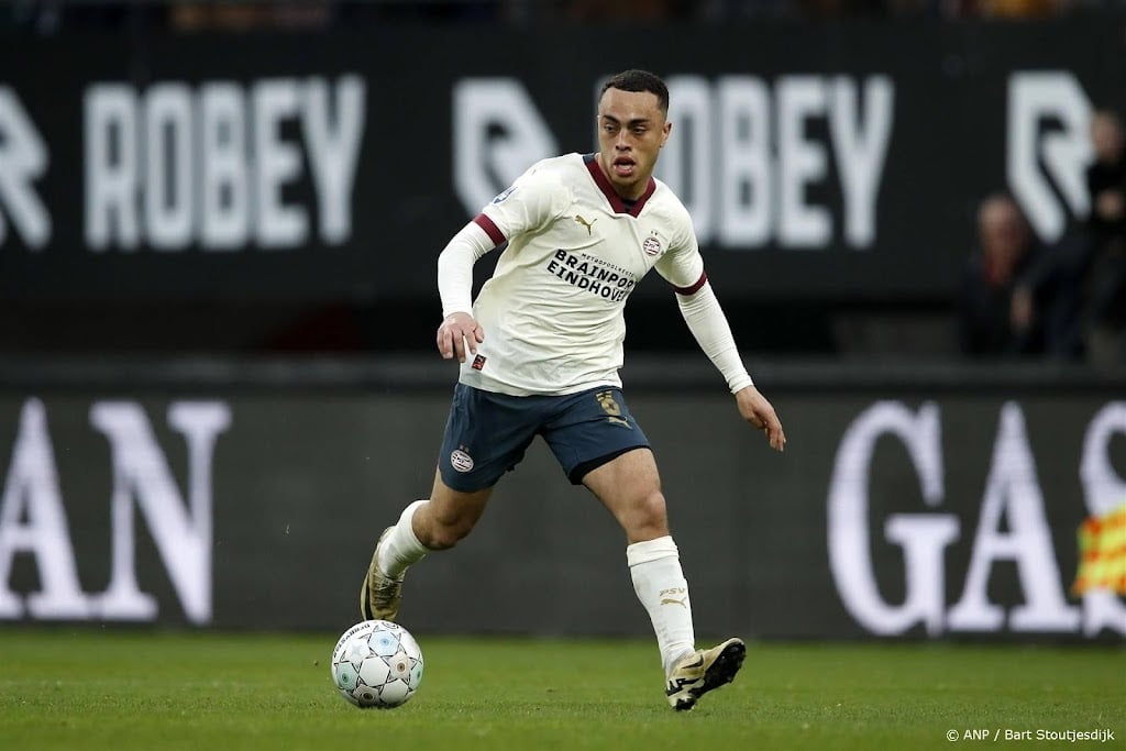 PSV neemt Dest alsnog definitief over van FC Barcelona