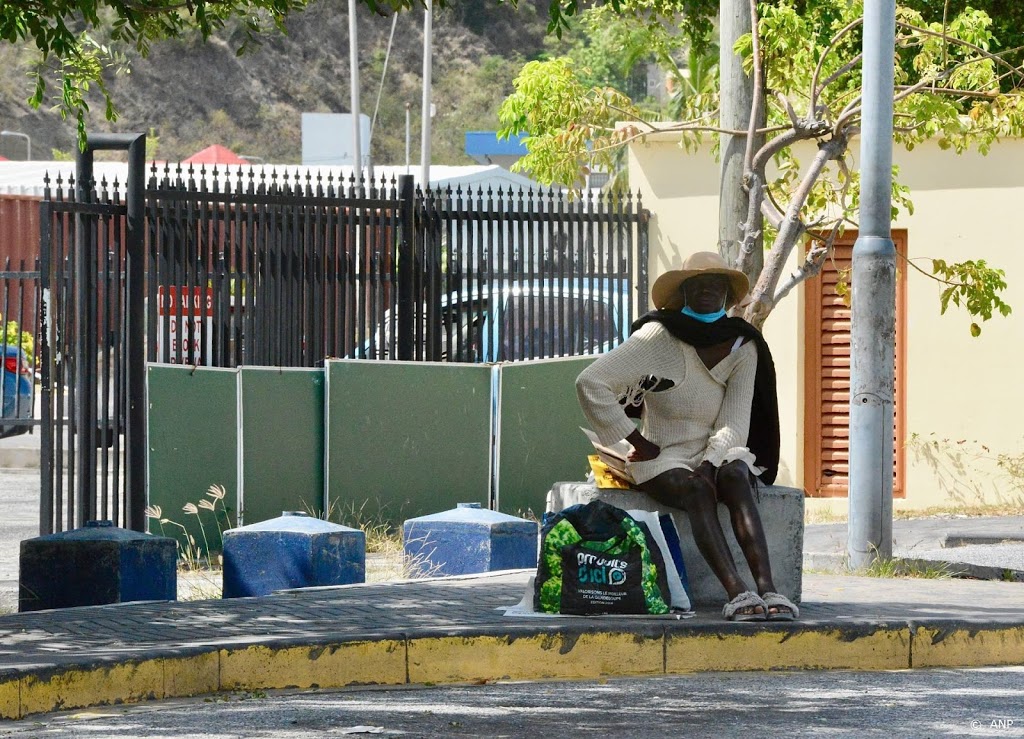 Snelle stijging coronabesmettingen Sint-Maarten zwakt af