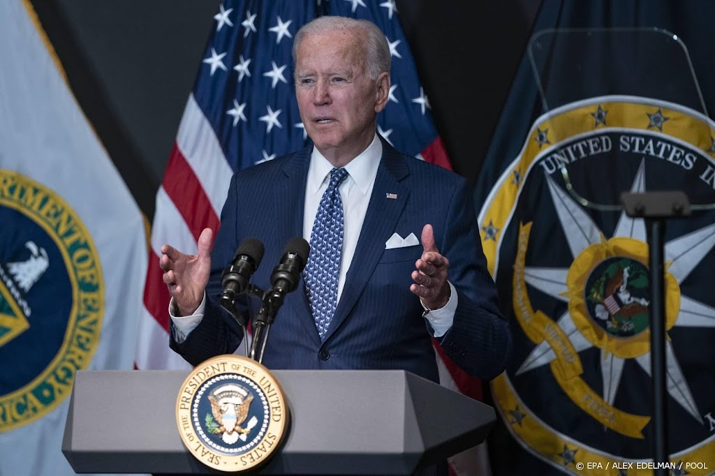 Biden wil coronavaccinatie belonen met 100 dollar