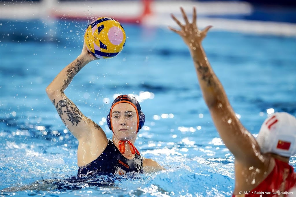 Waterpolosters winnen na moeizame start toch ruim van China