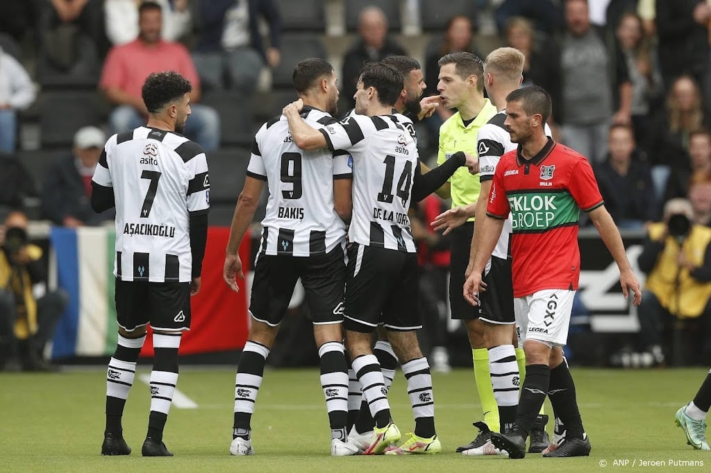 NEC boekt met man meer ook zege bij Heracles Almelo