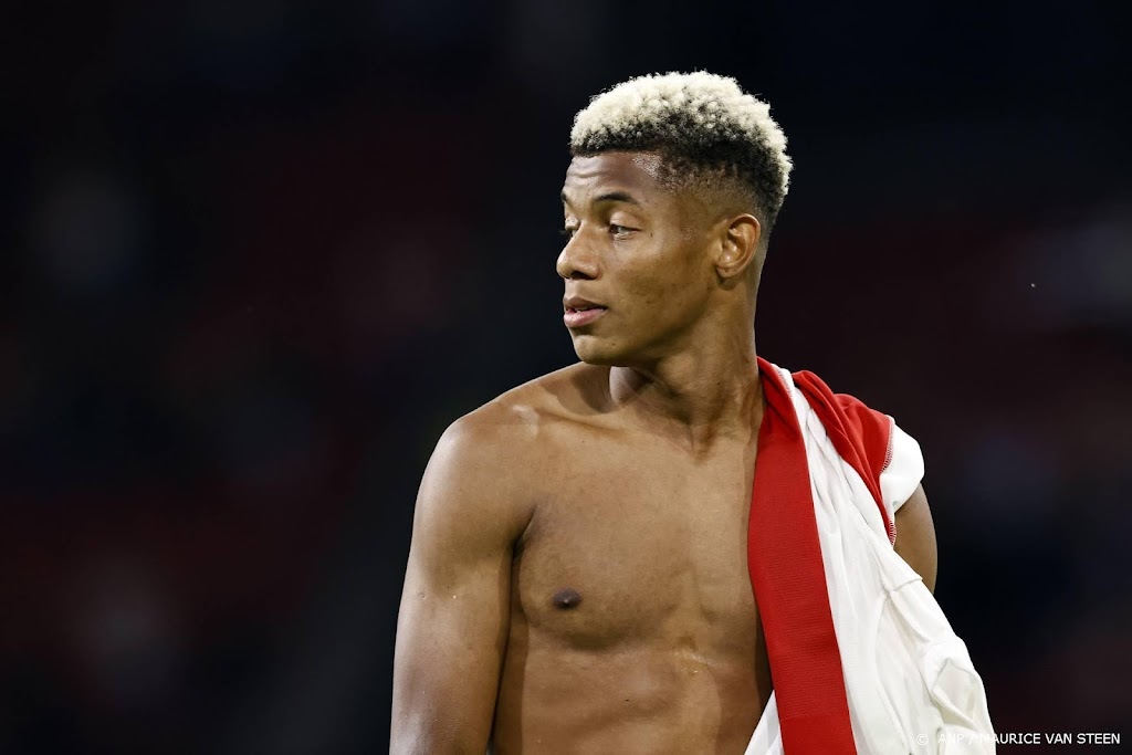 Ajax rekent op vertrek Neres en Onana