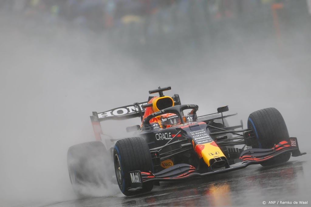 Verstappen wint in nat België kortste Formule 1-race ooit