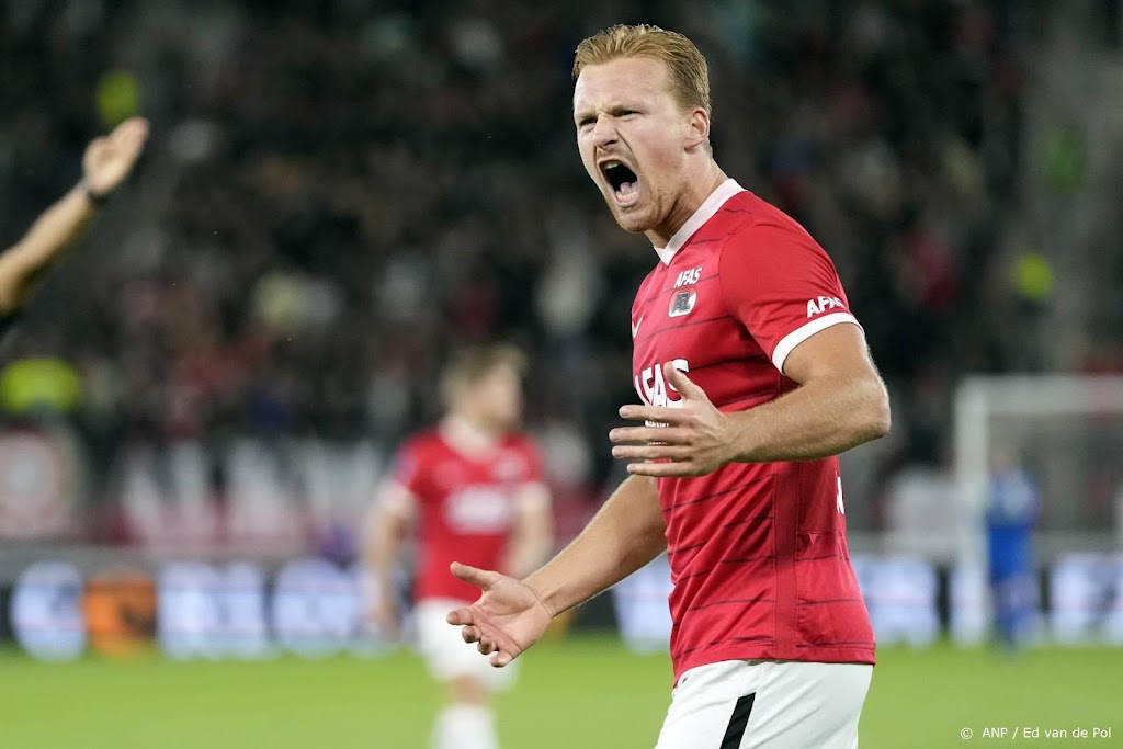 AZ wint in Friesland en bezorgt Heerenveen eerste puntenverlies