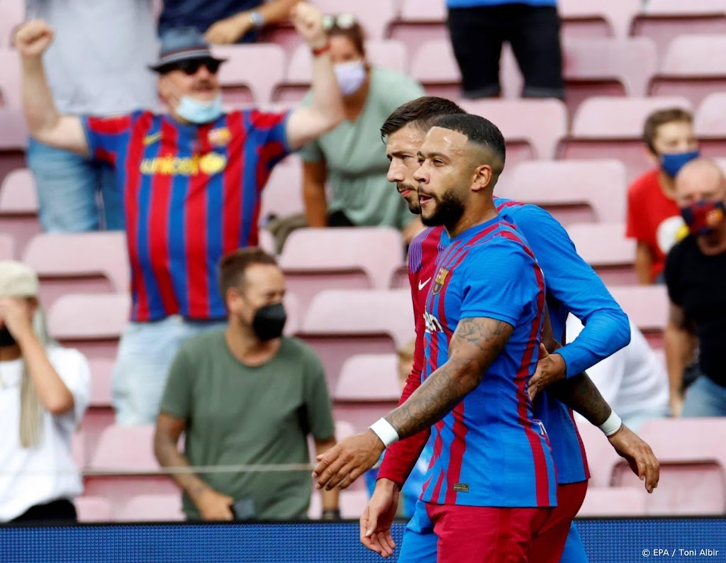 Depay schiet Barcelona langs Getafe