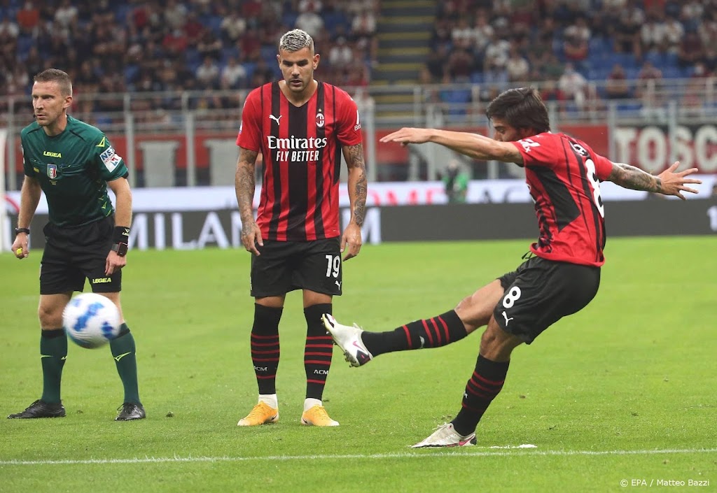 AC Milan wint eerste thuisduel ruim dankzij twee goals Giroud
