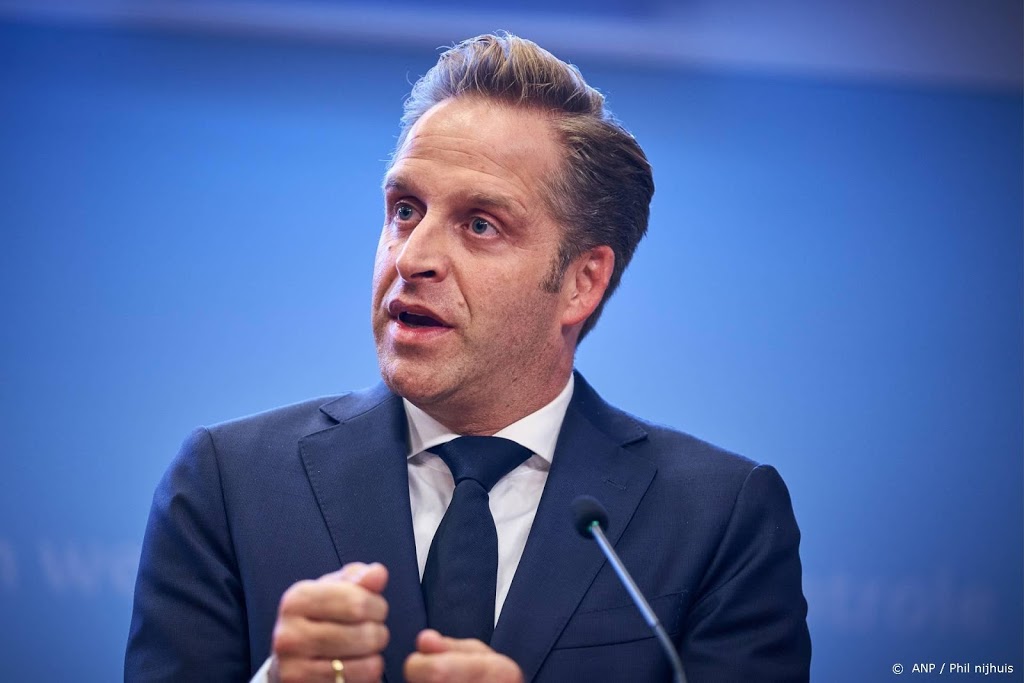 De Jonge: dragen mondkapjes is een advies