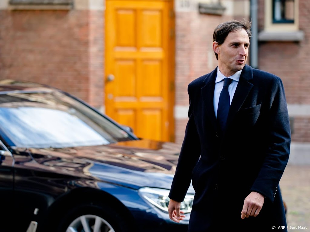 Hoekstra: zorgen over uitblijven akkoord bij KLM