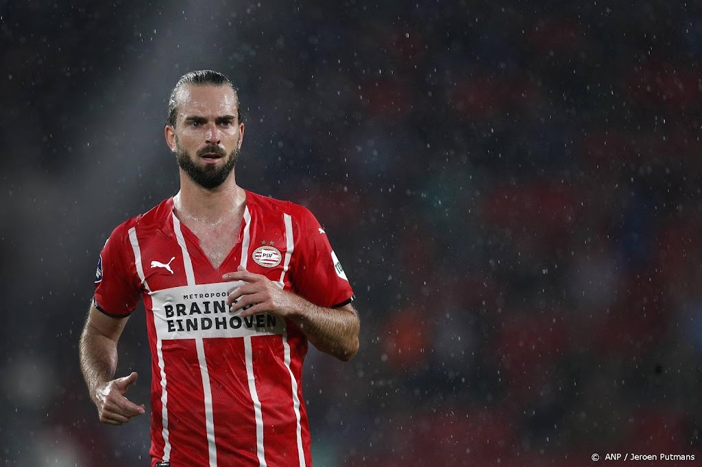 Pröpper en Madueke niet met PSV naar Oostenrijk