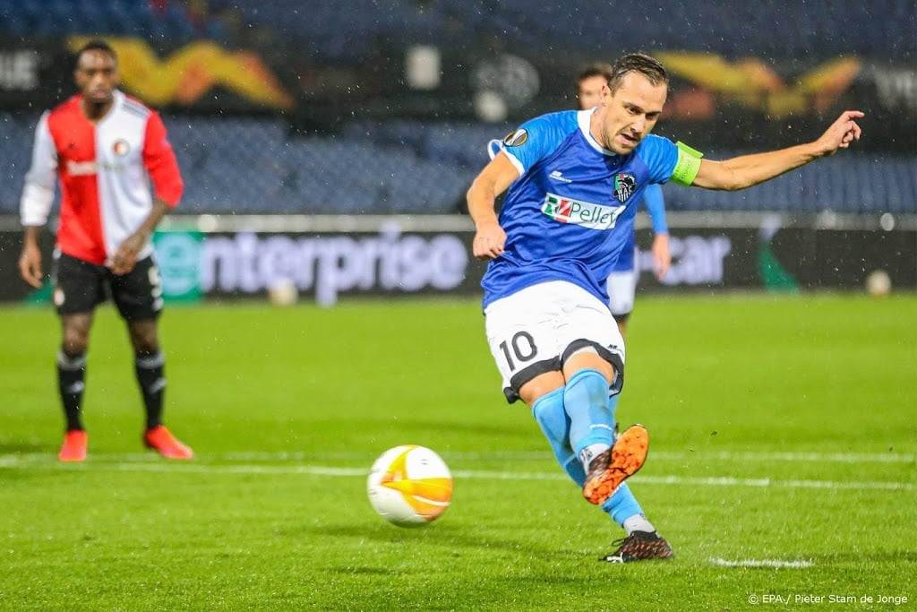 Alles gaat mis bij Feyenoord op mistroostige avond