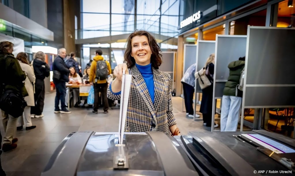 Ouwehand (PvdD) brengt stem uit op Den Haag Centraal