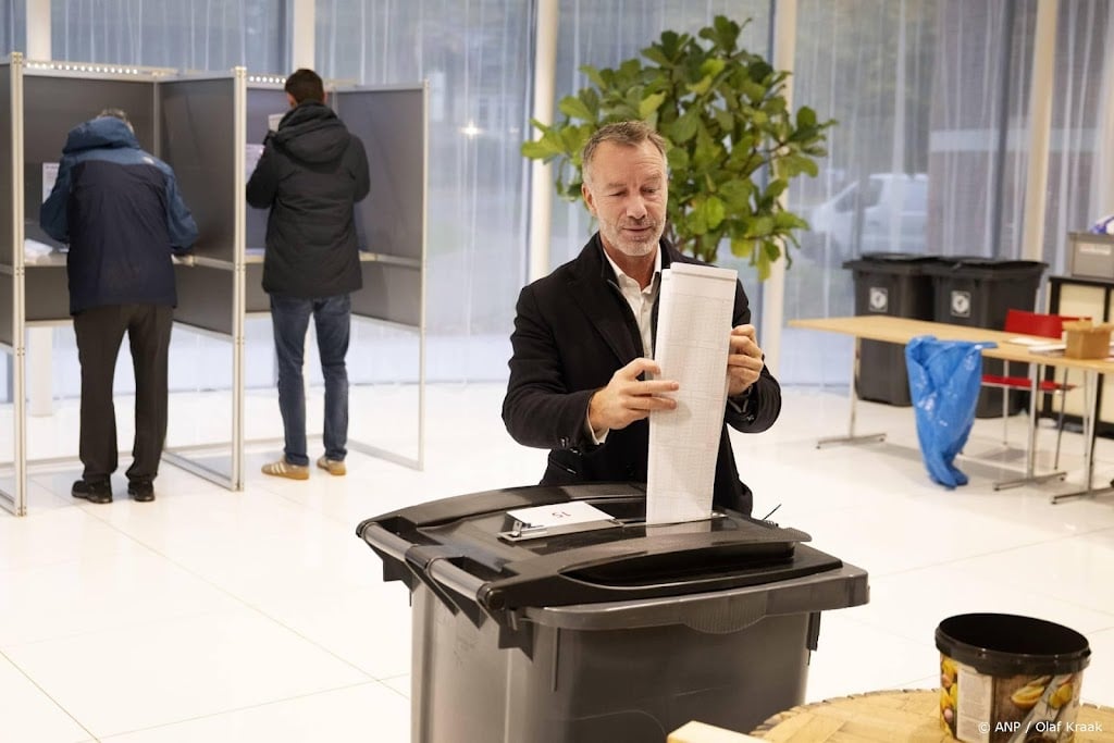 Wybren van Haga (BVNL) stemt in provinciehuis Haarlem