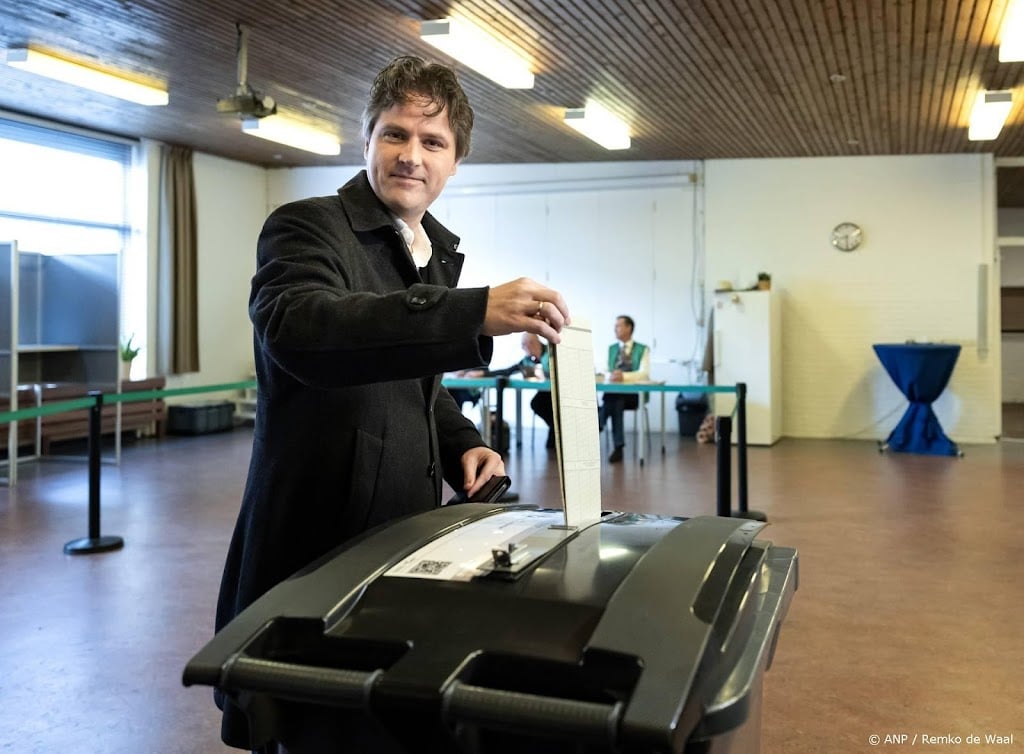 Bontenbal stemt in Johanneskerk in Rotterdam