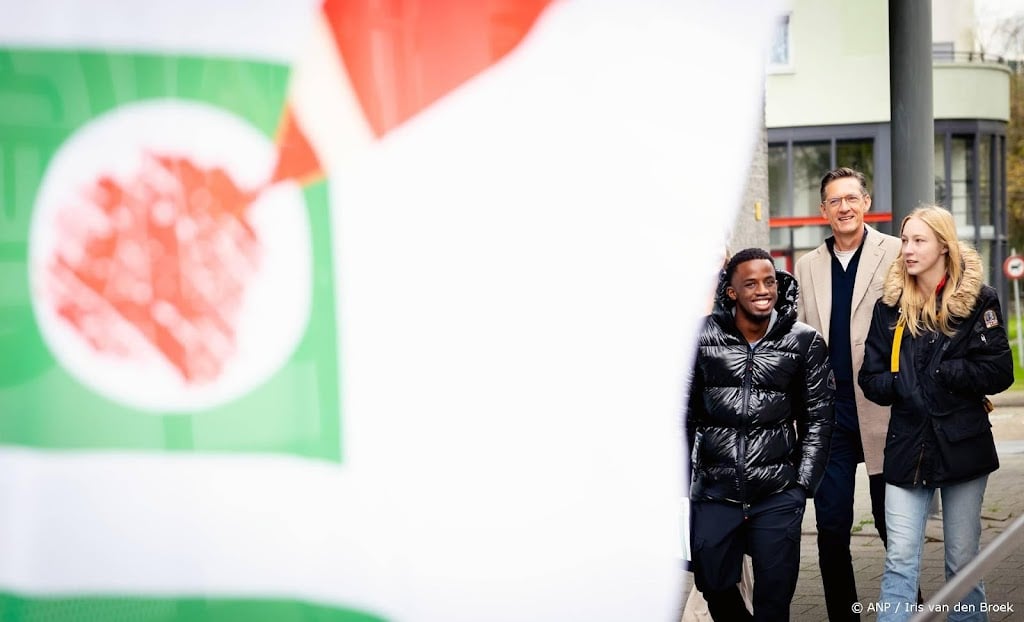 Joost Eerdmans (JA21) stemt met gezin in woonplaats Rotterdam