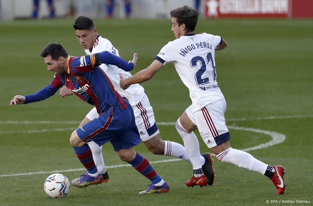Messi eert Maradona met doelpunt en zege Barcelona