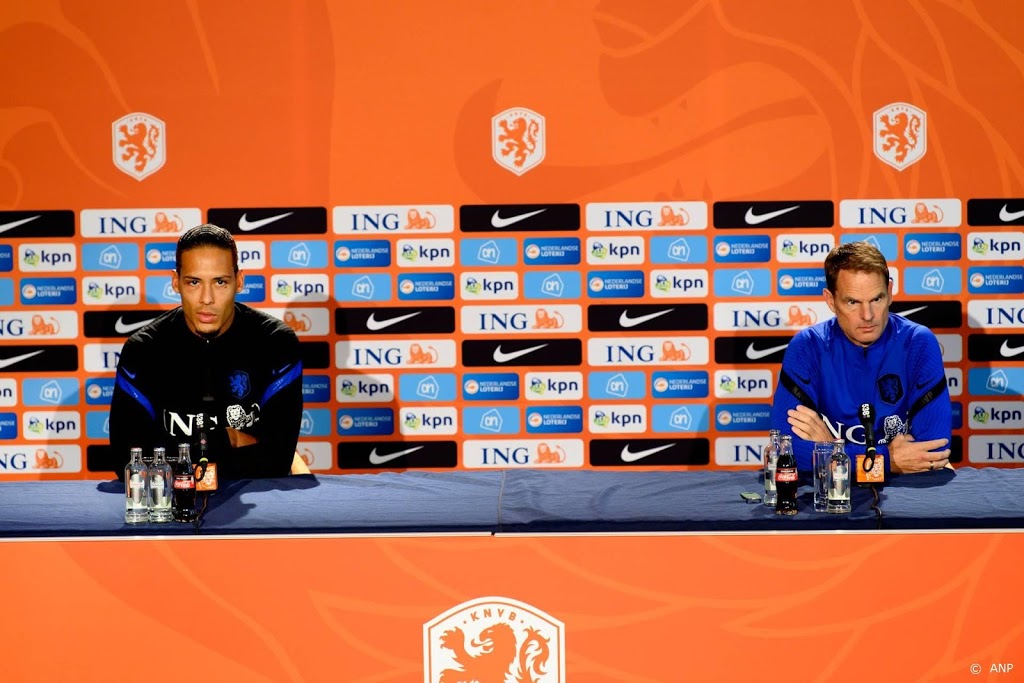Bondscoach De Boer hoopt nog op Van Dijk bij het EK