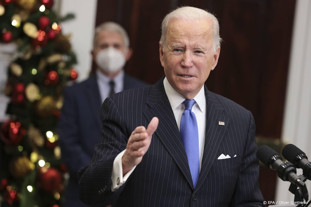 Biden verwacht Omikron ook in Amerika, ziet geen reden tot paniek