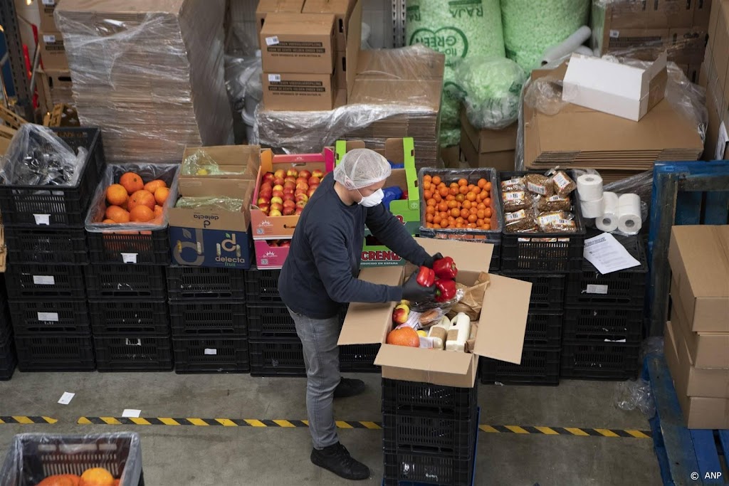 Producenten industrie opnieuw iets minder negatief
