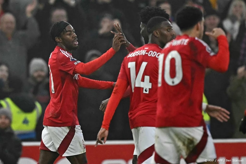 Nottingham Forest na vijfde zege op rij tweede in Premier League