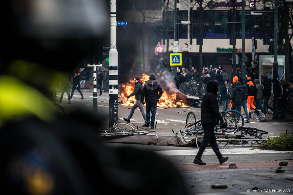 Weer aanhoudingen voor opruiende berichten op social media