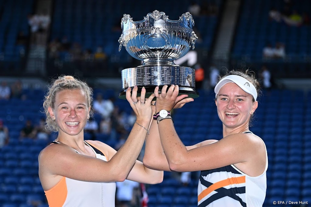 Tennissters Krejcikova en Siniakova pakken vierde grandslamtitel